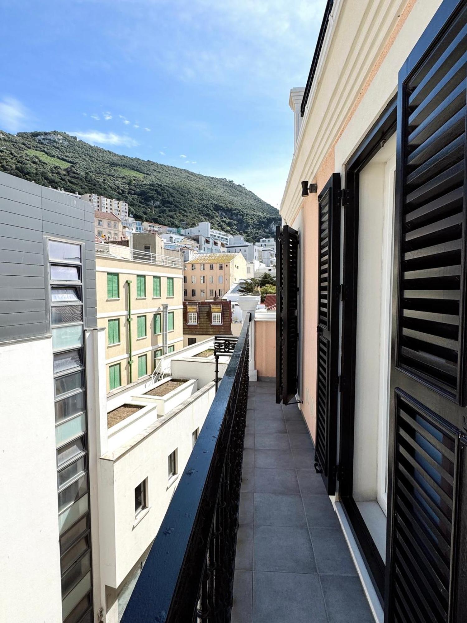 Deluxe City Centre Two Bedroom - Grand Central House Gibraltar Ngoại thất bức ảnh